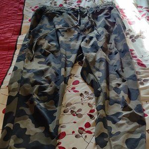 Men’s Arecon lightweight camo pants with zipper M